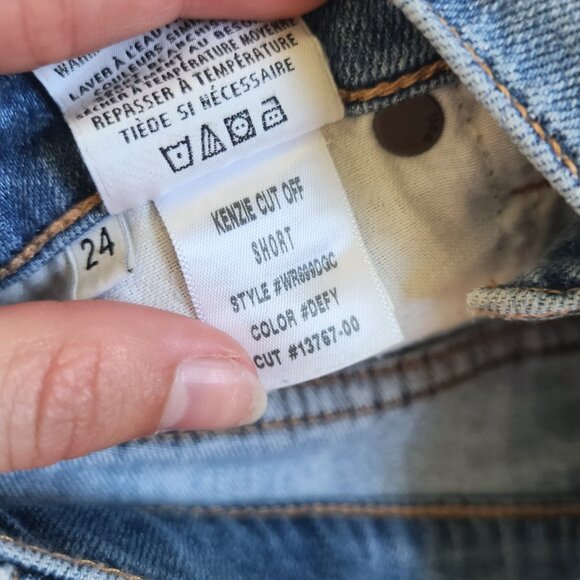 Hudson Jeans Kenzie Frayed Hem Cutoff Light Blue Defy Wash Denim Shorts Size 24 - Picture 6 of 9